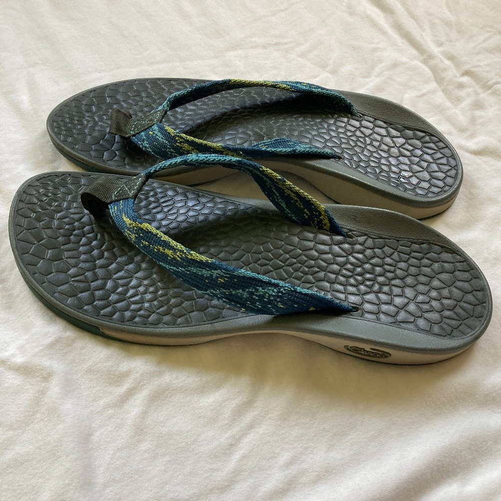 Chaco flip flops women's size 8